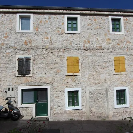House With A Parking Space - 12159 Holiday home *